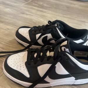 Nike girls, dunks, black and white